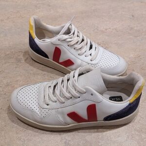 Veja V10 White Lace-Up Sneakers EUC